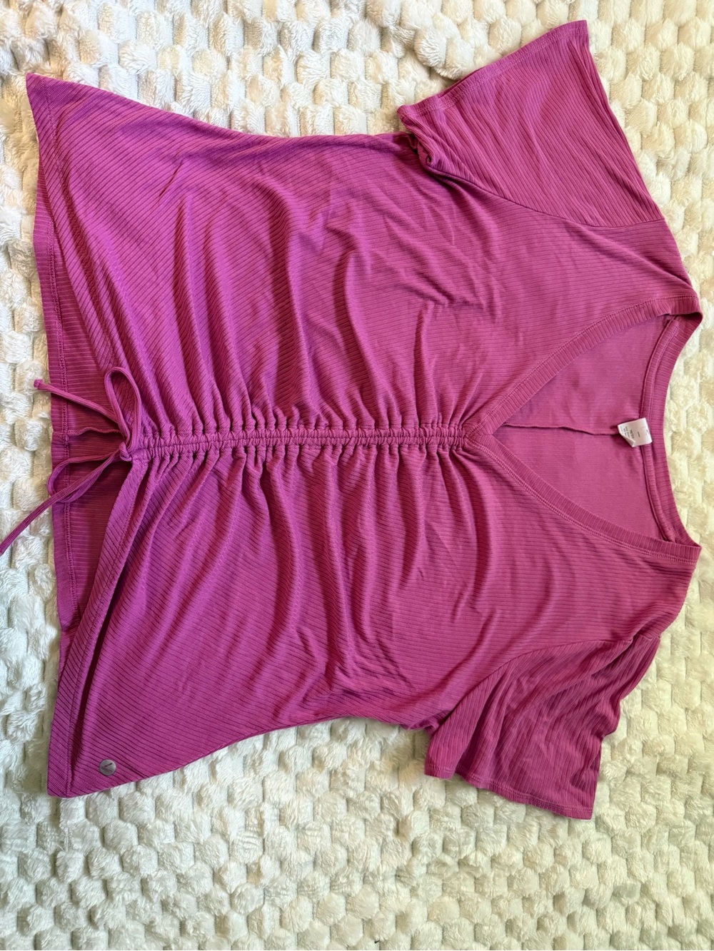 LIVI Lane Bryant Ruched V-Neck Short Sleeve Top in Magenta